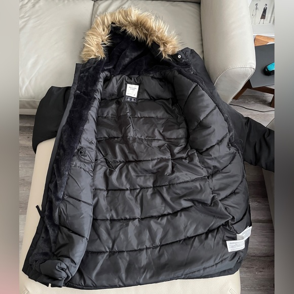 Abercrombie & Fitch Women’s Water/Wind Resistant Padded Winter Parka - Size M - Picture 9 of 15